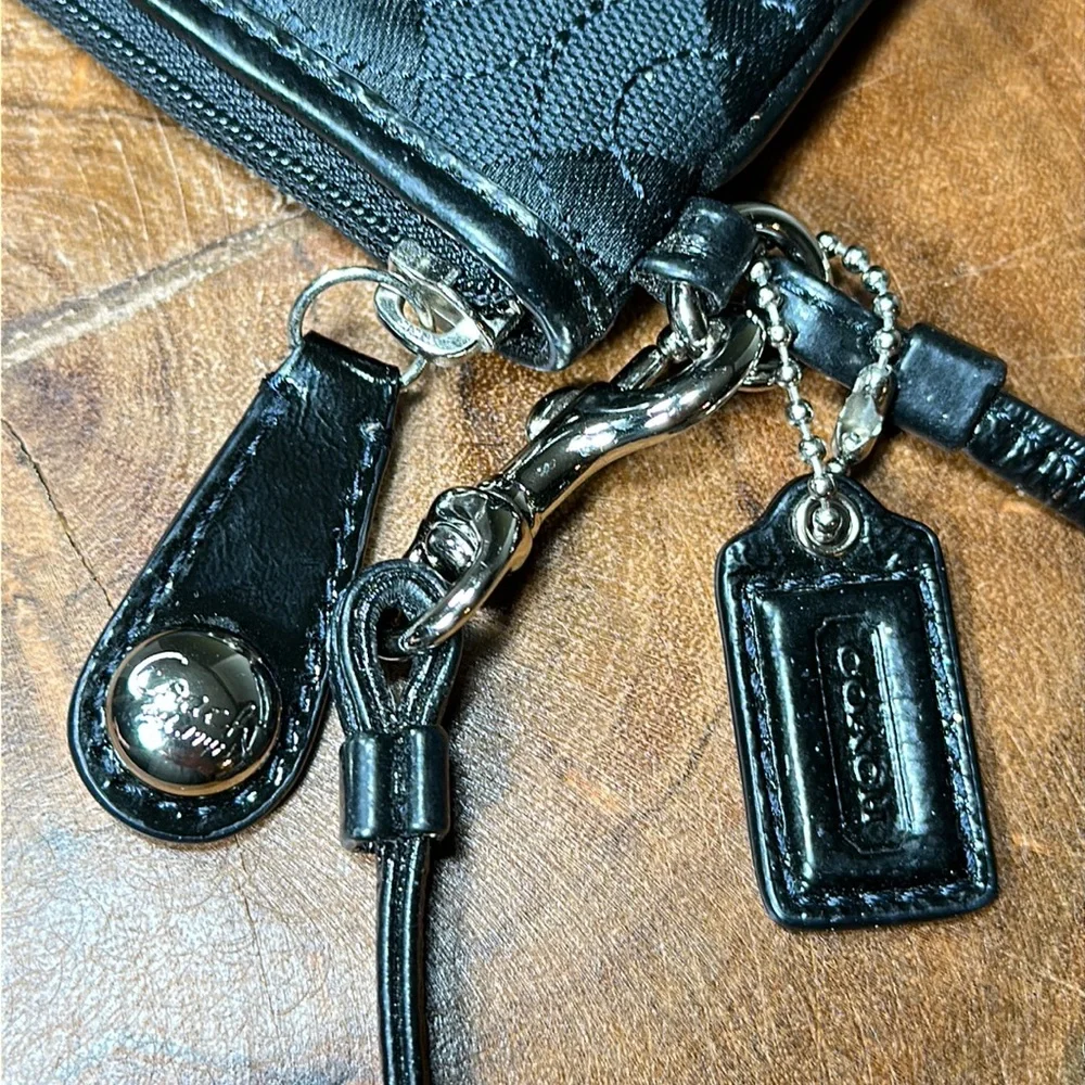 *HTF* COACH Op Art Quilted Wristlet